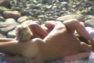 يقوم بعمل اللسان في السيارة لسائق مقطع سكس عربي فيديو مبتذل