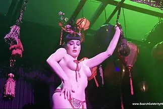 دون توقف ، تحميل مقاطع سكس عربي للجوال يسحب الفحل صديقته على قضيبه